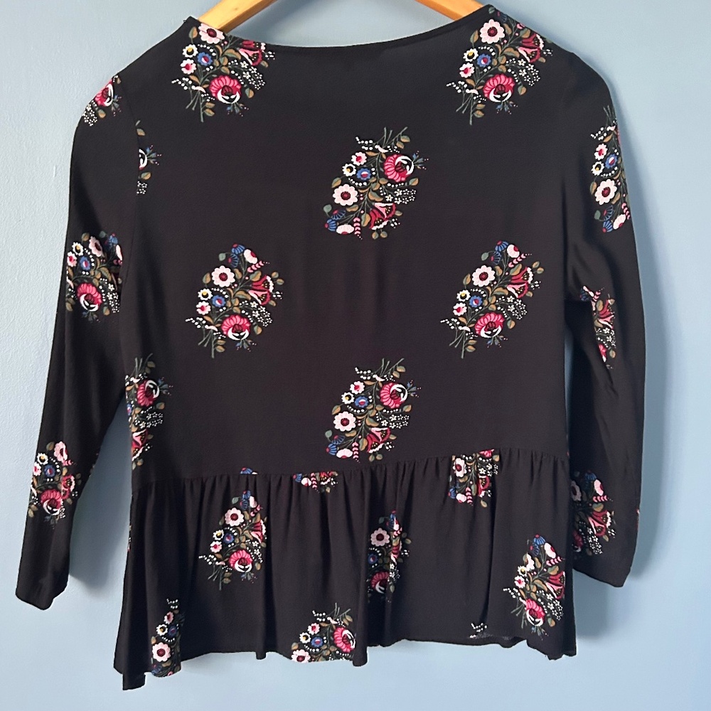 XS cropped black floral peplum blouse